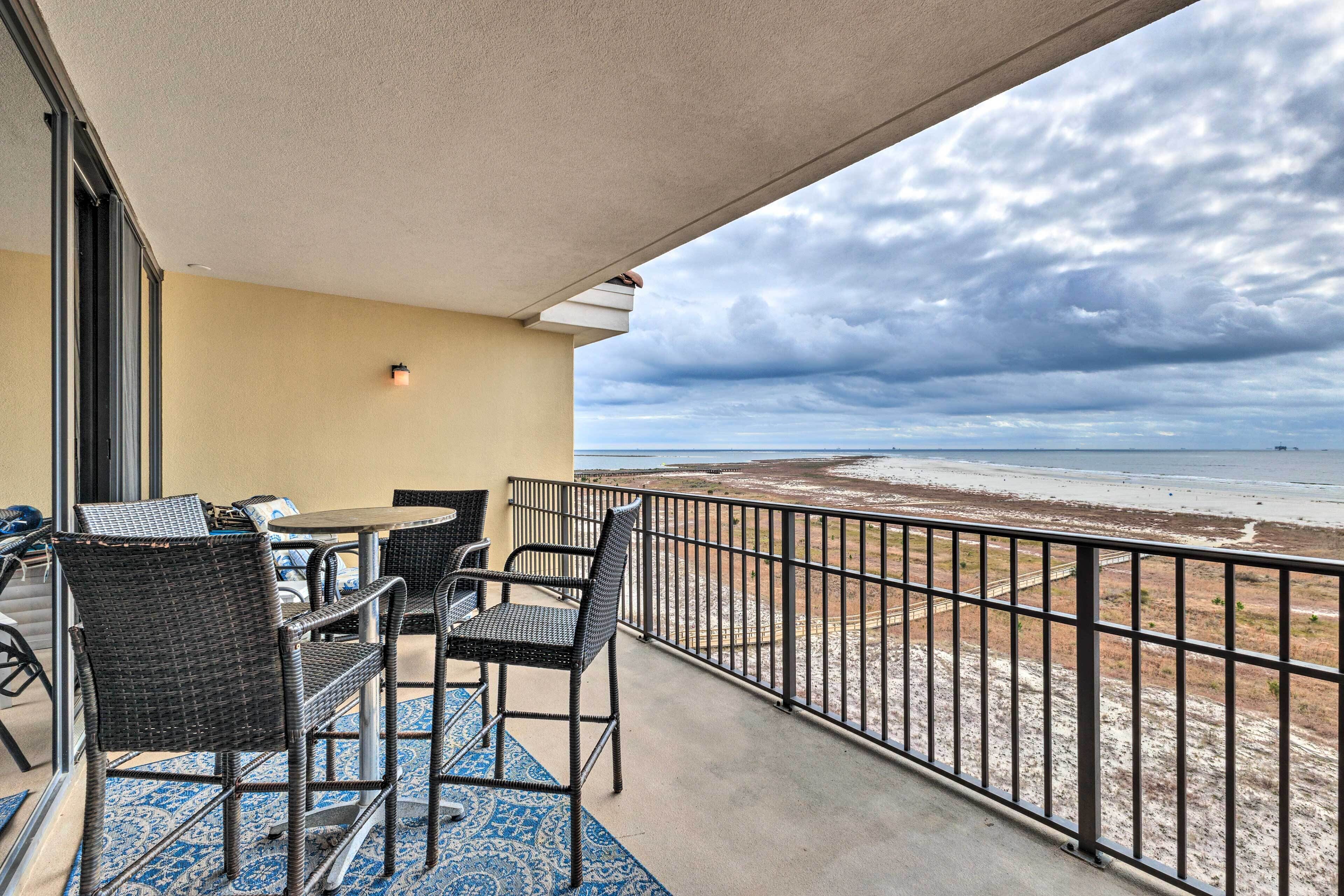 Beachfront Dauphin Island Condo: Pool Access!