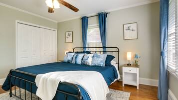 House (2 Bedrooms) | 2 bedrooms, iron/ironing board, bed sheets