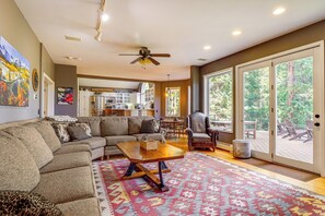 House (5 Bedrooms) | Interior