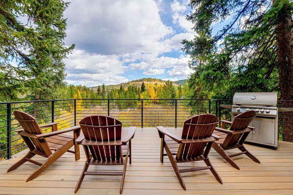 Interior - Mtn-view Breck Home w/ Hot Tub ~ 1 Mi to Ski Lift! (Breckenridge)