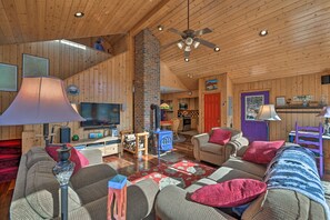 TV - North Carolina Escape w/ Deck, Grill & Fire Pit! (Bryson City)