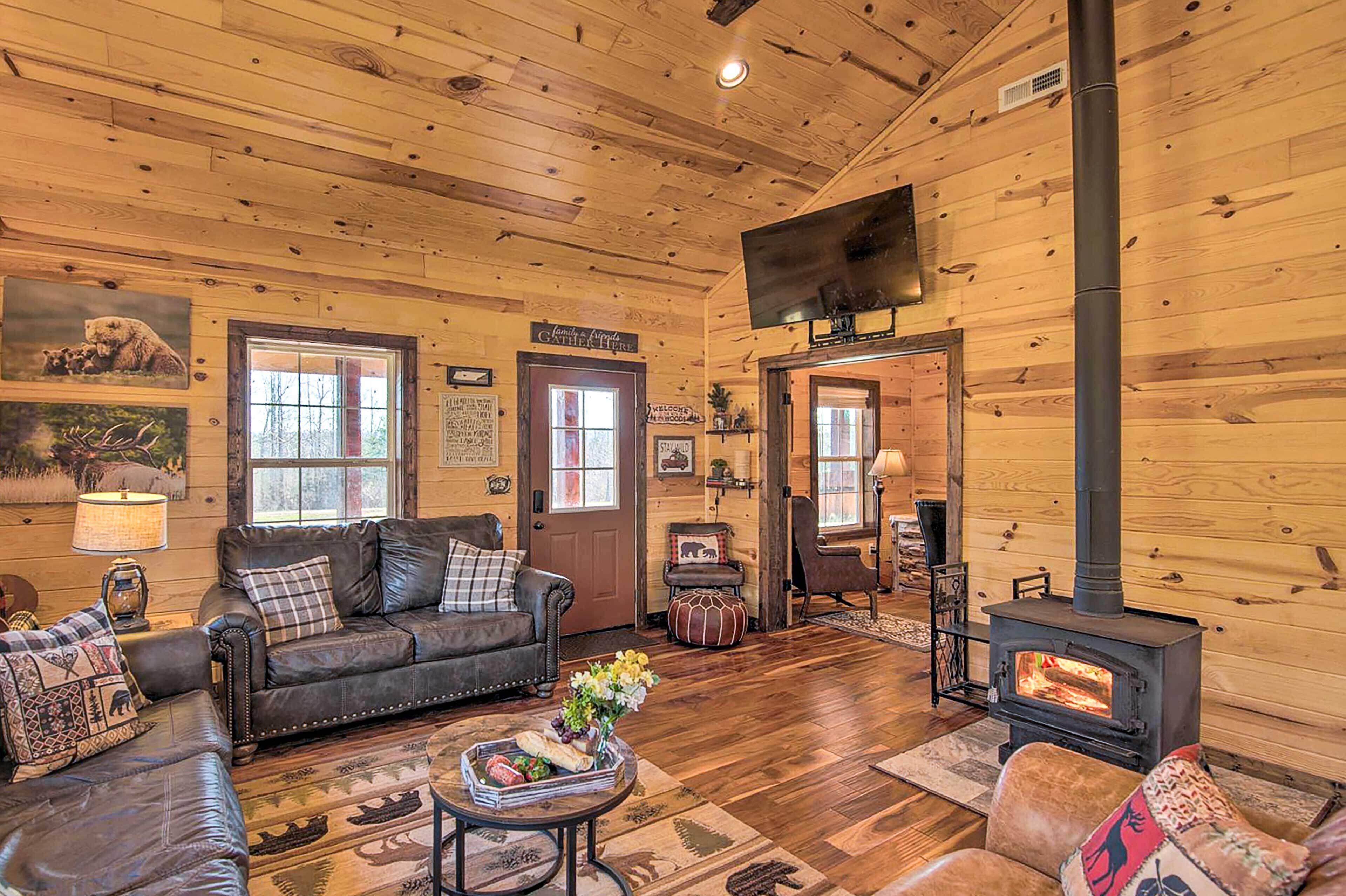Centerville Cabin Rental: 68 Mi to Nashville!