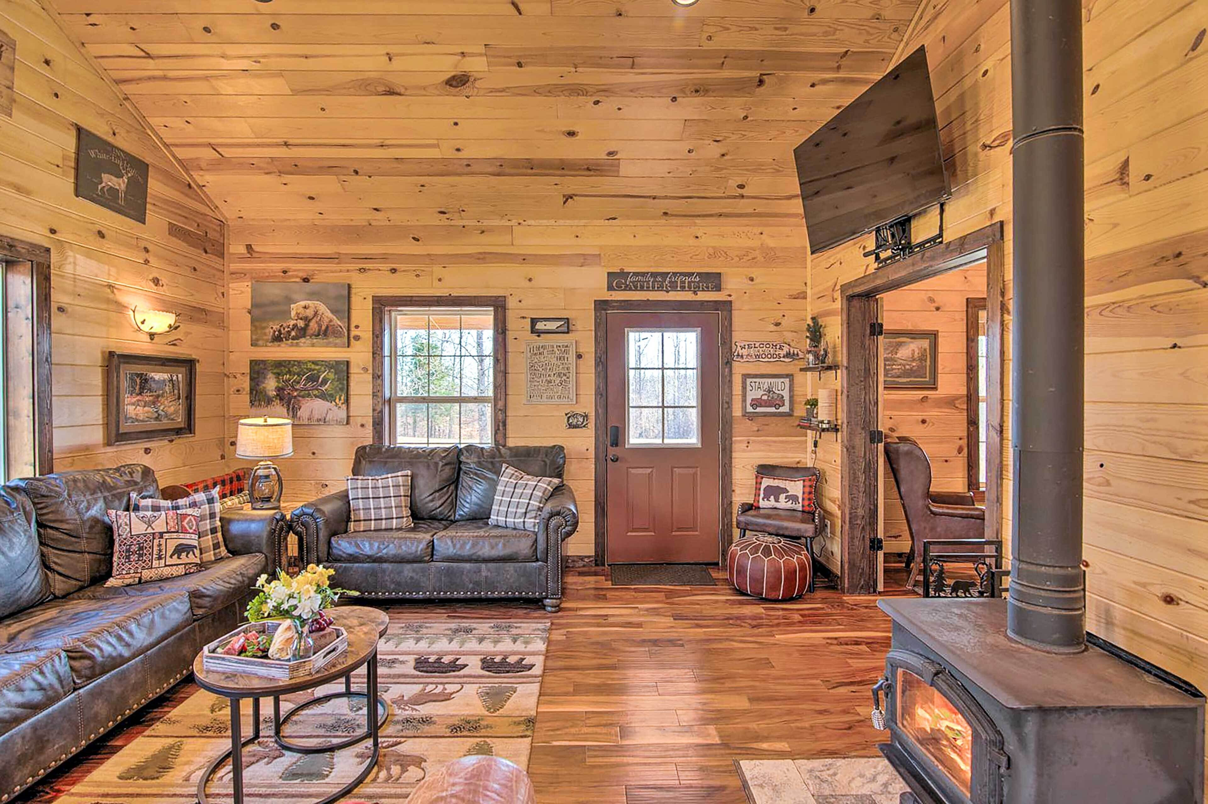 Centerville Cabin Rental: 68 Mi to Nashville!