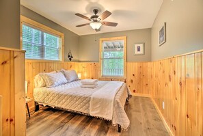 Interior - Hike & Zip-line: Red River Gorge Cabin w/ Hot Tub! (Zoe)