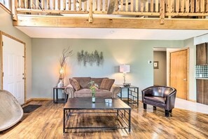 Interior - Hike & Zip-line: Red River Gorge Cabin w/ Hot Tub! (Zoe)