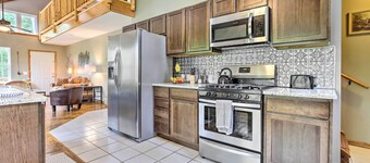 Hike & Zip-line: Red River Gorge Cabin w/ Hot Tub!