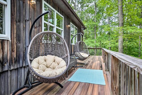 Hike & Zip-line: Red River Gorge Cabin w/ Hot Tub!
