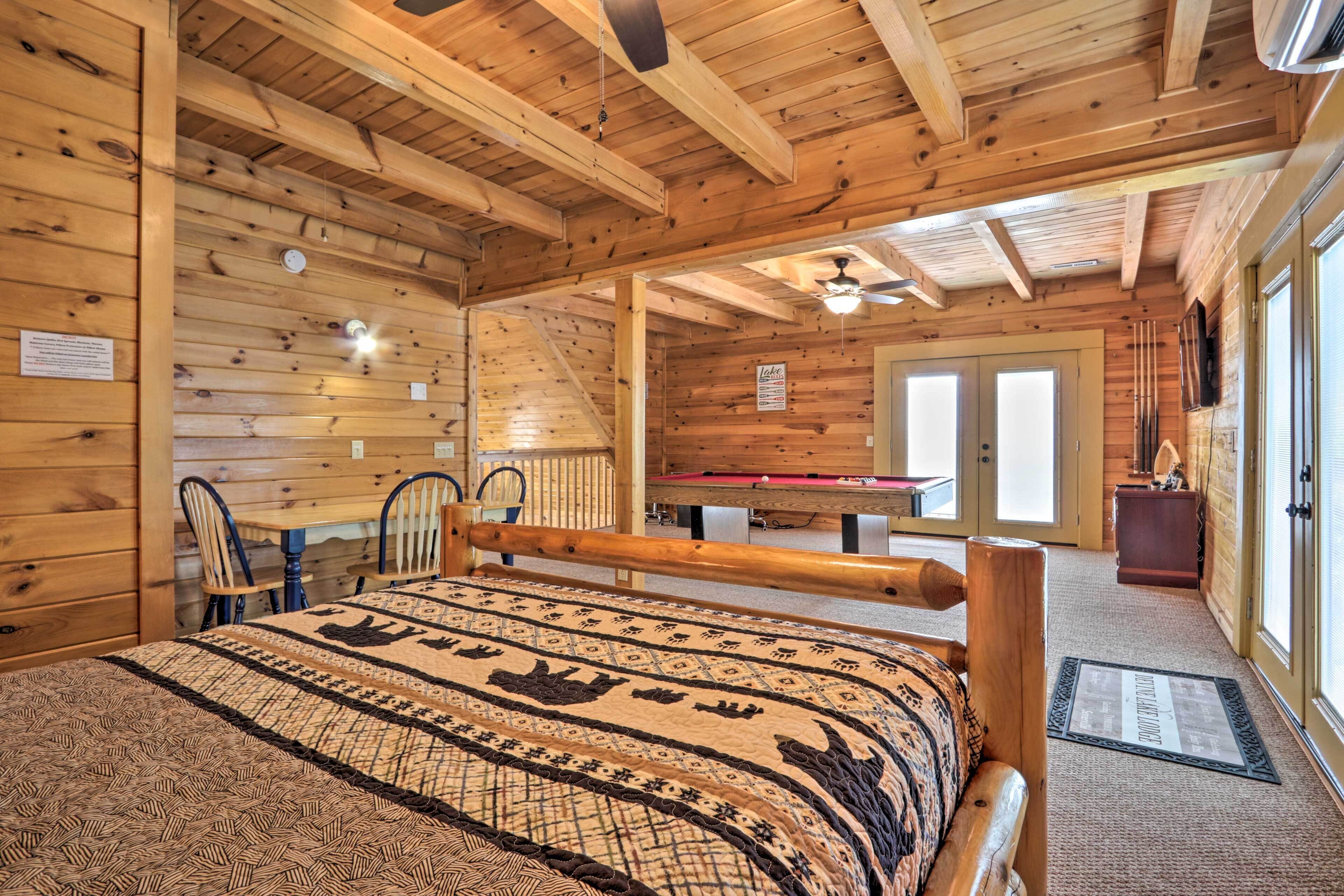 Log Cabin w/ Panoramic Mountain Views!