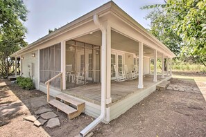 House (2 Bedrooms) | Interior - Lovely Pottsboro Home w/ Patio & Fire Pits! (Pottsboro)