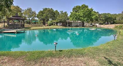 Lovely Pottsboro Home w/ Patio & Fire Pits!
