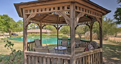 Lovely Pottsboro Home w/ Patio & Fire Pits!