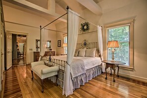 6 bedrooms, desk, laptop workspace, iron/ironing board - Spacious Mcgaheysville Family Retreat w/ Game Room (McGaheysville)