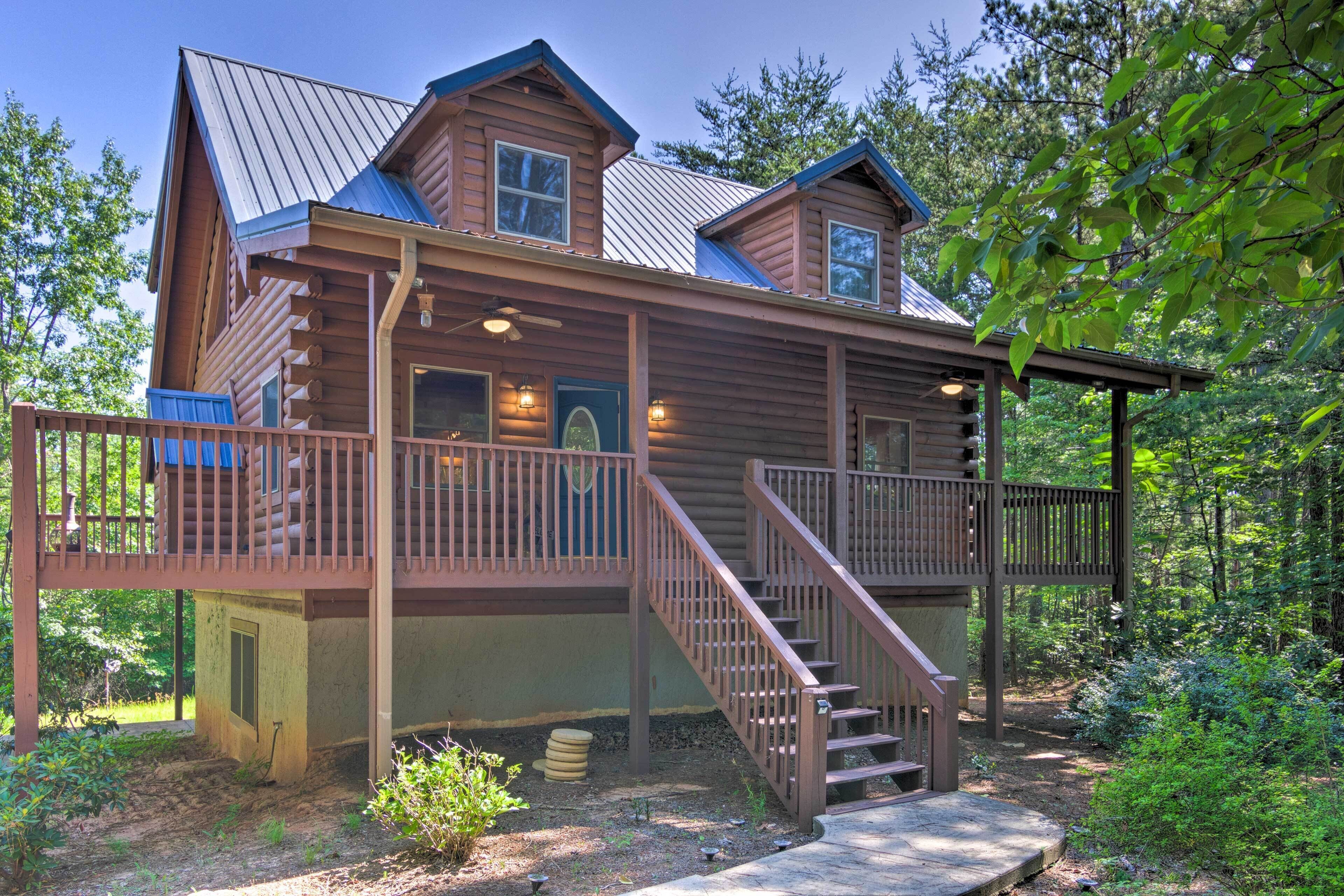 Serene Lake Lure Cabin w/ Fire Pit & Grill!