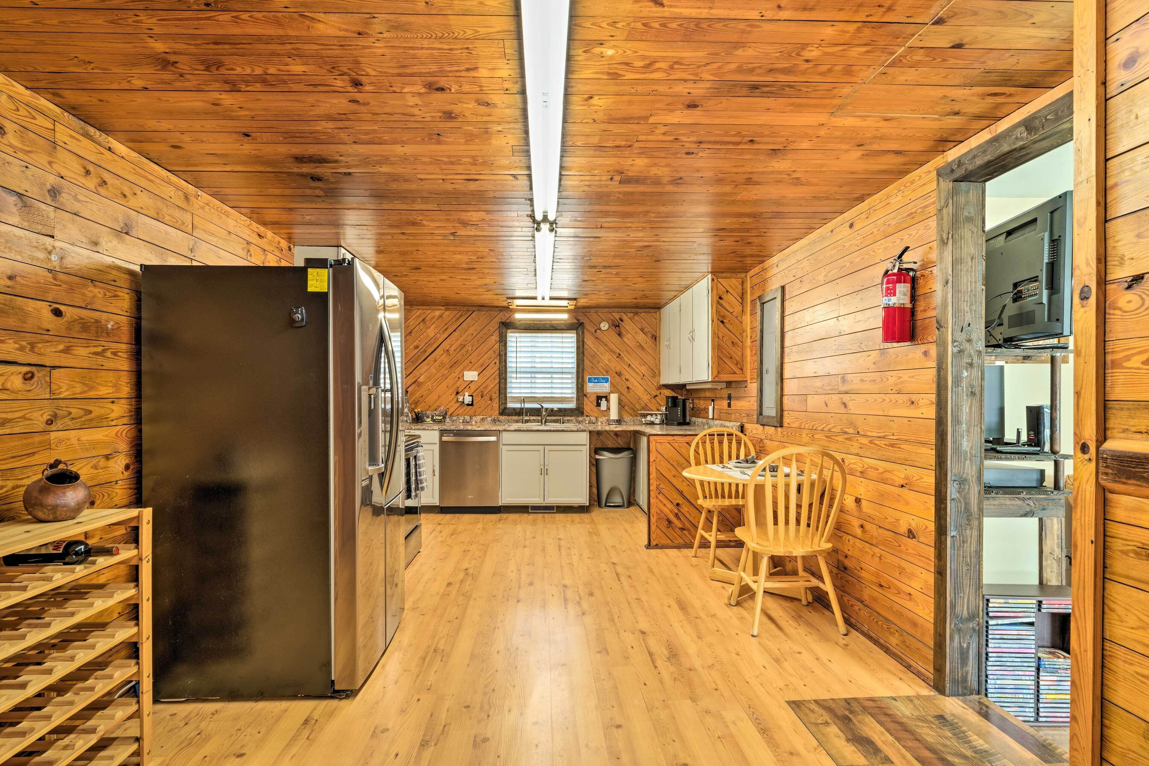 Cozy Cottage Near Broyhill Walking Park!