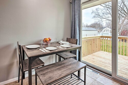 Homey Duplex - 10 Mi to Downtown Grand Rapids!