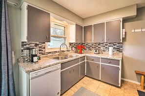 Appartement (2 Bedrooms) | Cuisine privée | Micro-ondes, four, plaque de cuisson, lave-vaisselle