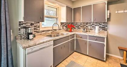 Homey Duplex - 10 Mi to Downtown Grand Rapids!
