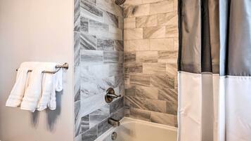 Apartment (2 Bedrooms) | Bathroom