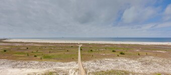 Beachfront Dauphin Island Condo w/ 2 Pools & Sauna