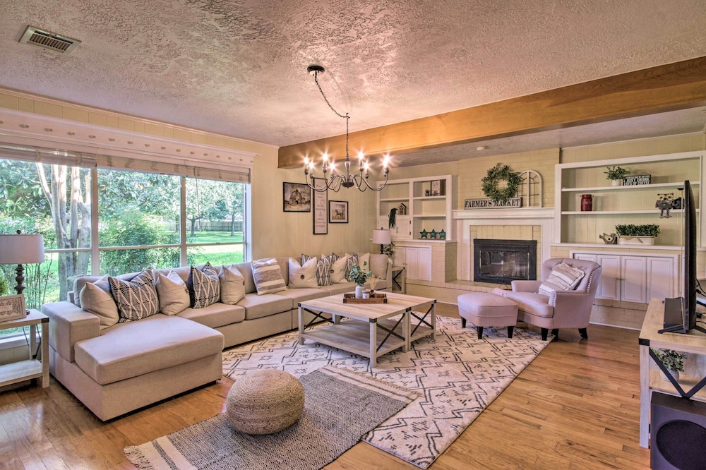 Updated Richmond Escape w/ Pool + Guest House