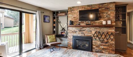 Apartment (3 Bedrooms) | Living area | TV, fireplace, DVD player