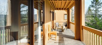 假日谷滑雪進出及高爾夫公寓，設有空調！