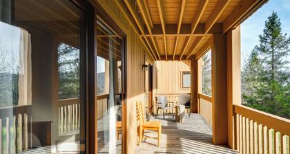 Ski-in/out & Golf Condo w/ A/C at Holiday Valley!