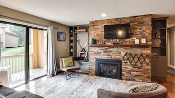 Apartment (3 Bedrooms) | Front of property