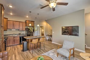 Apartment (3 Bedrooms) | Interior - Airy Tallahassee Condo ~ 5 Mi to Downtown! (Tallahassee)