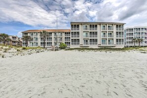 Exterior - Pelicans Watch Beachfront Condo With Ocean Views! (Myrtle Beach)