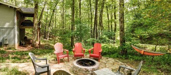 Pet-friendly Otto Mountain Cabin w/ Fireplace!