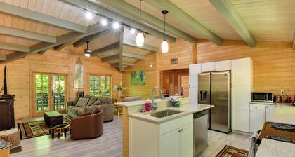 Pet-friendly Otto Mountain Cabin w/ Fireplace!