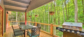 Pet-friendly Otto Mountain Cabin w/ Fireplace!