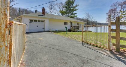 Serene Hopatcong Cottage w/ 50-foot Dock!