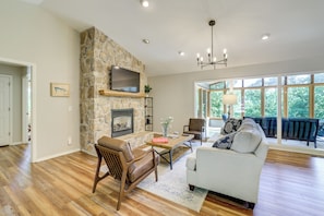 House (4 Bedrooms) | Interior - The Bella Vista Lakeside Treehouse: Dock & Kayaks! (Bella Vista)