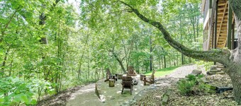 The Bella Vista Lakeside Treehouse: Dock & Kayaks!