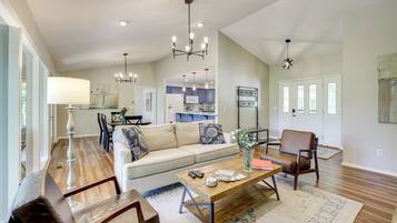 House (4 Bedrooms) | Interior