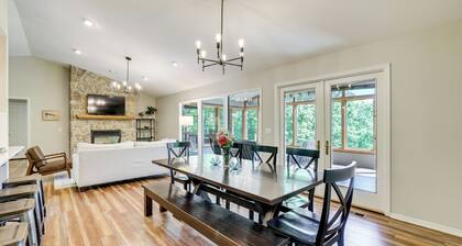 The Bella Vista Lakeside Treehouse: Dock & Kayaks!