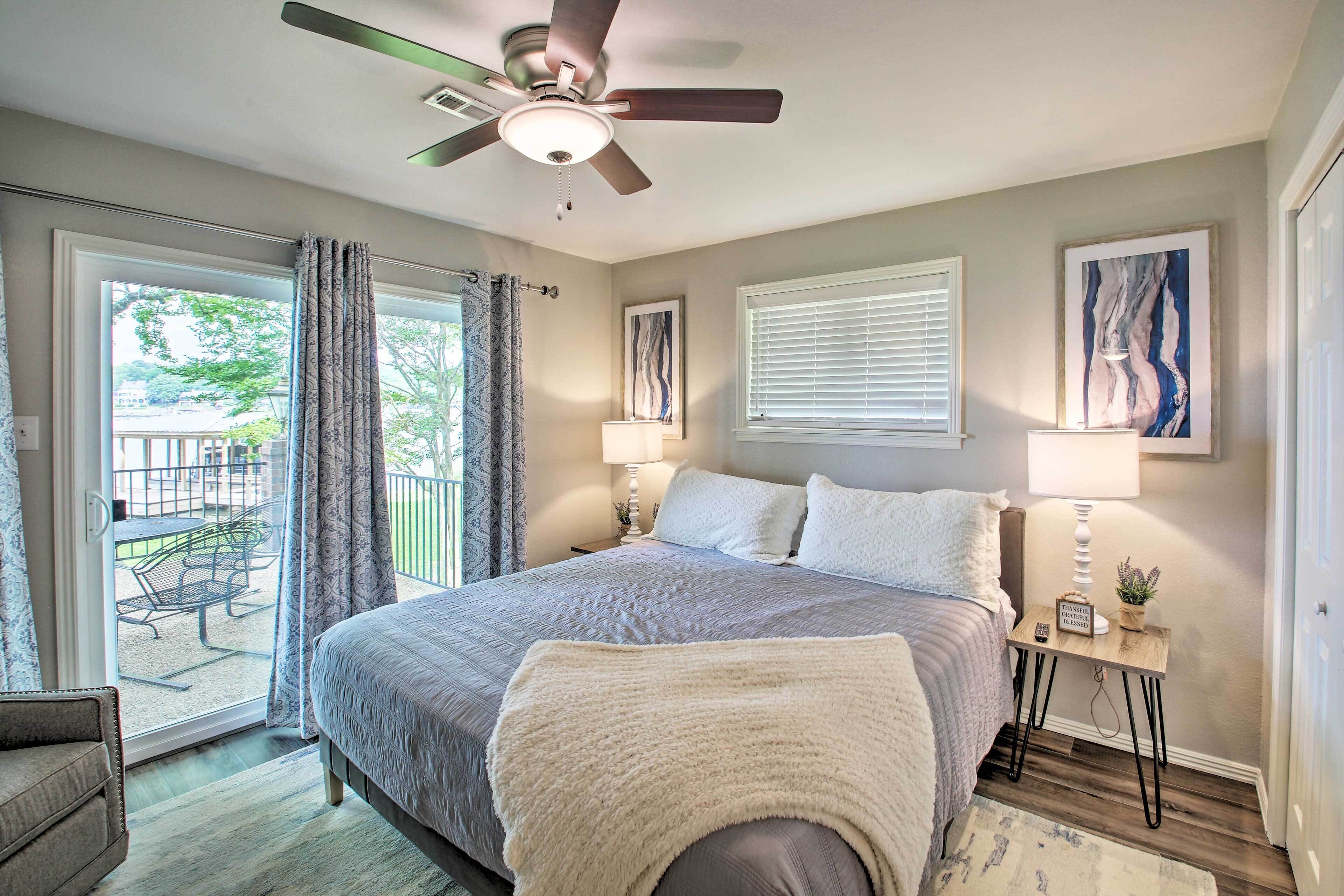 Spacious Hot Springs Home w/ Dock on Lake Hamilton