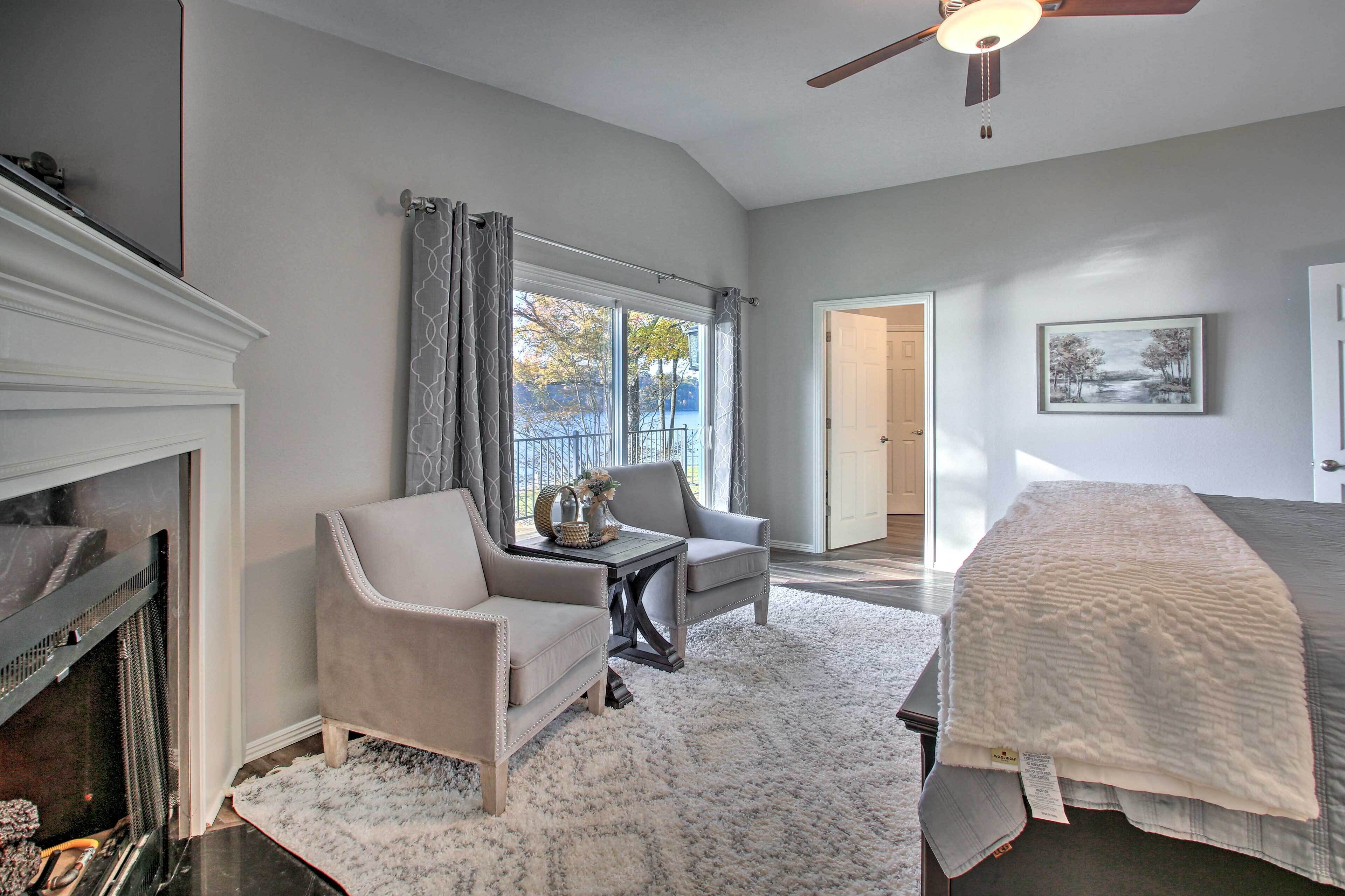 Spacious Hot Springs Home w/ Dock on Lake Hamilton