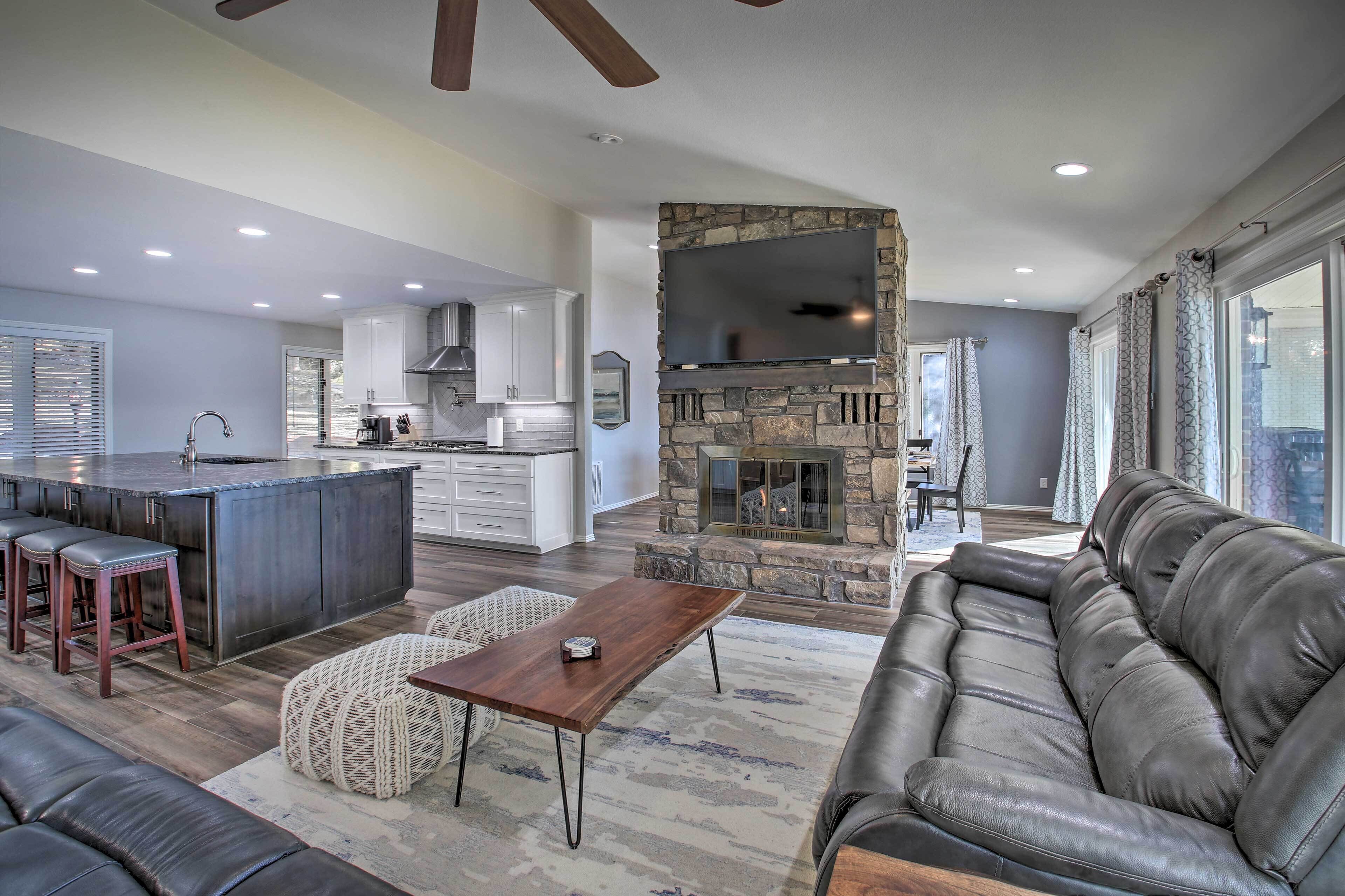 Spacious Hot Springs Home w/ Dock on Lake Hamilton