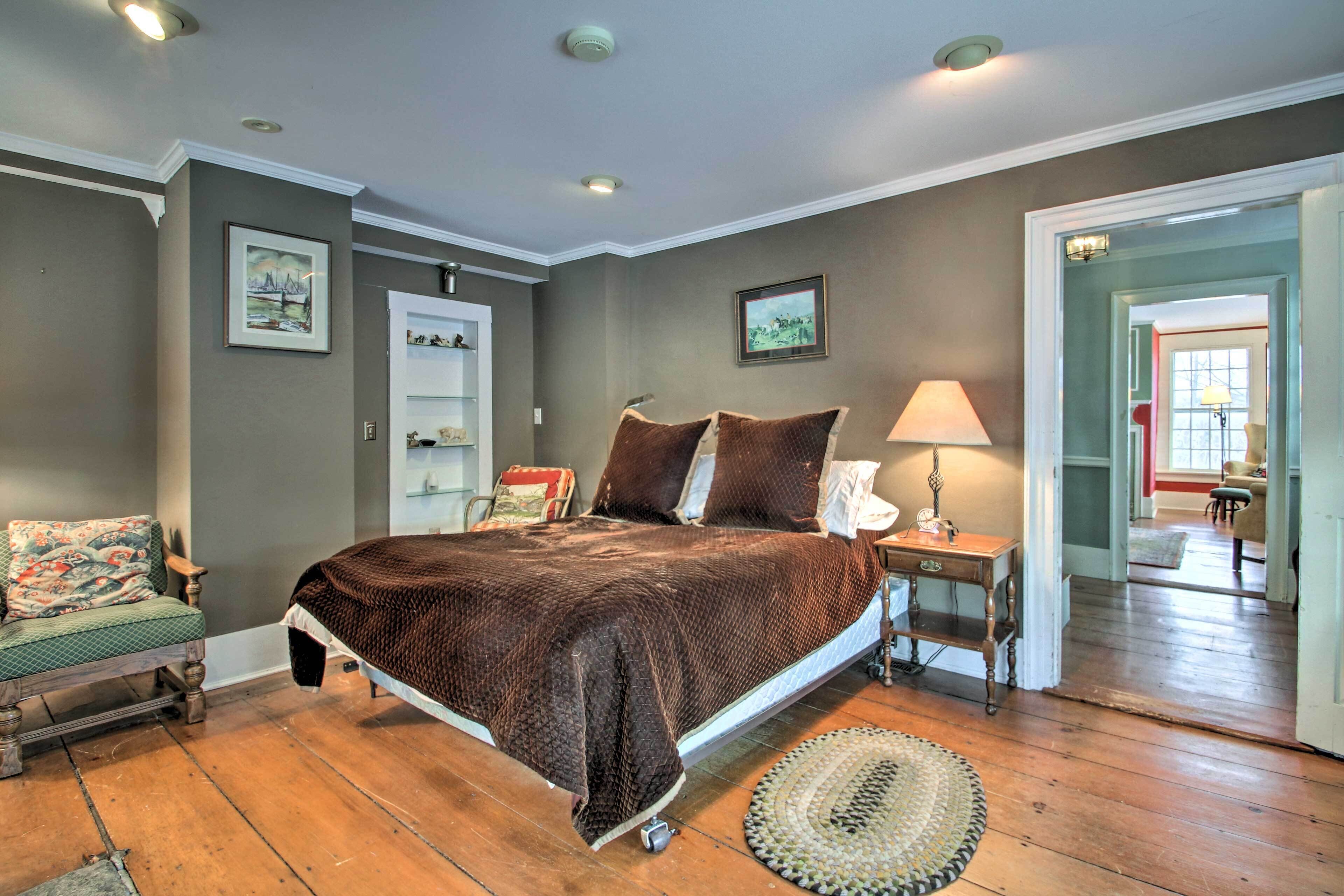 Historic Bradford Home - 8 Mi to Mount Sunapee!