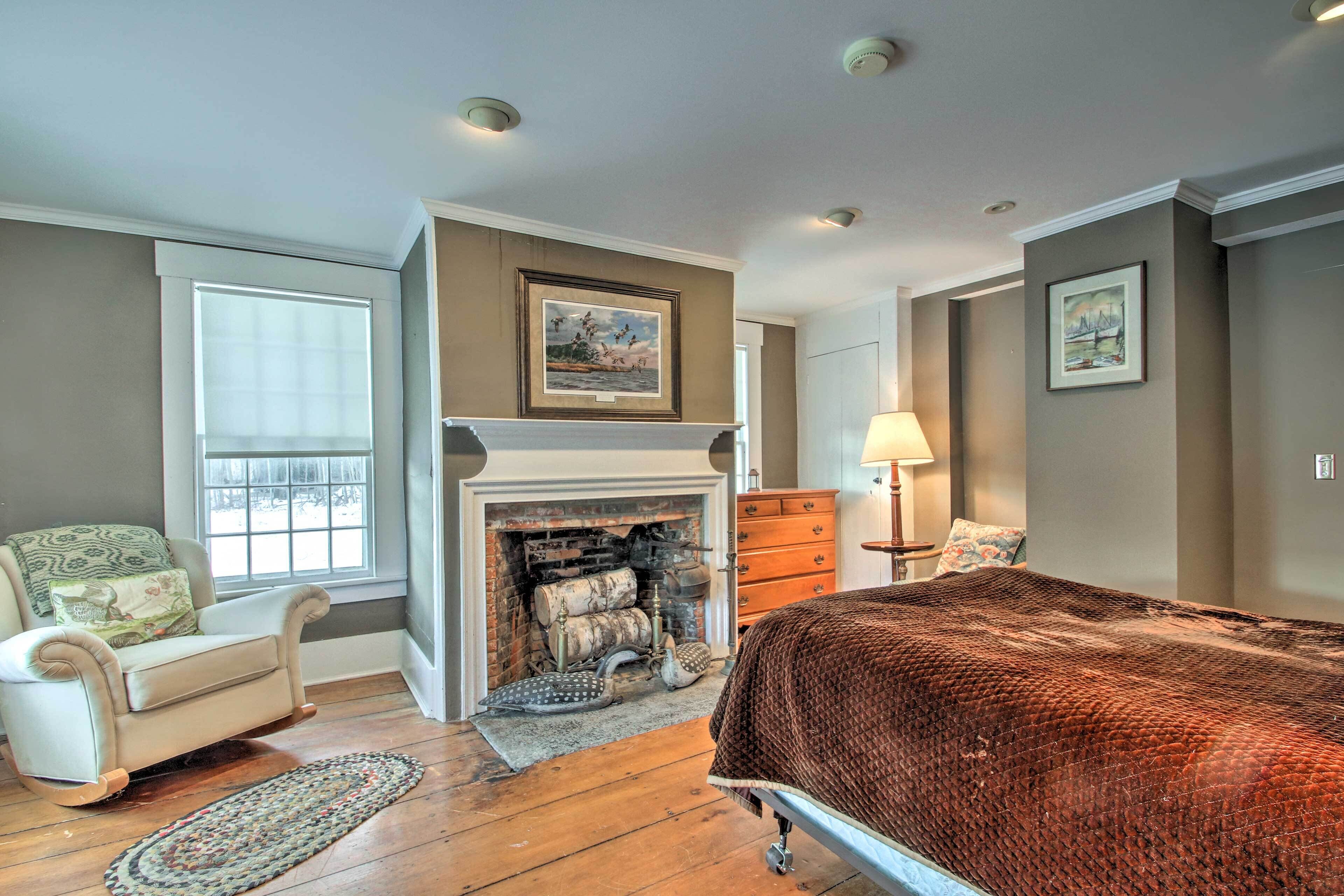 Historic Bradford Home - 8 Mi to Mount Sunapee!