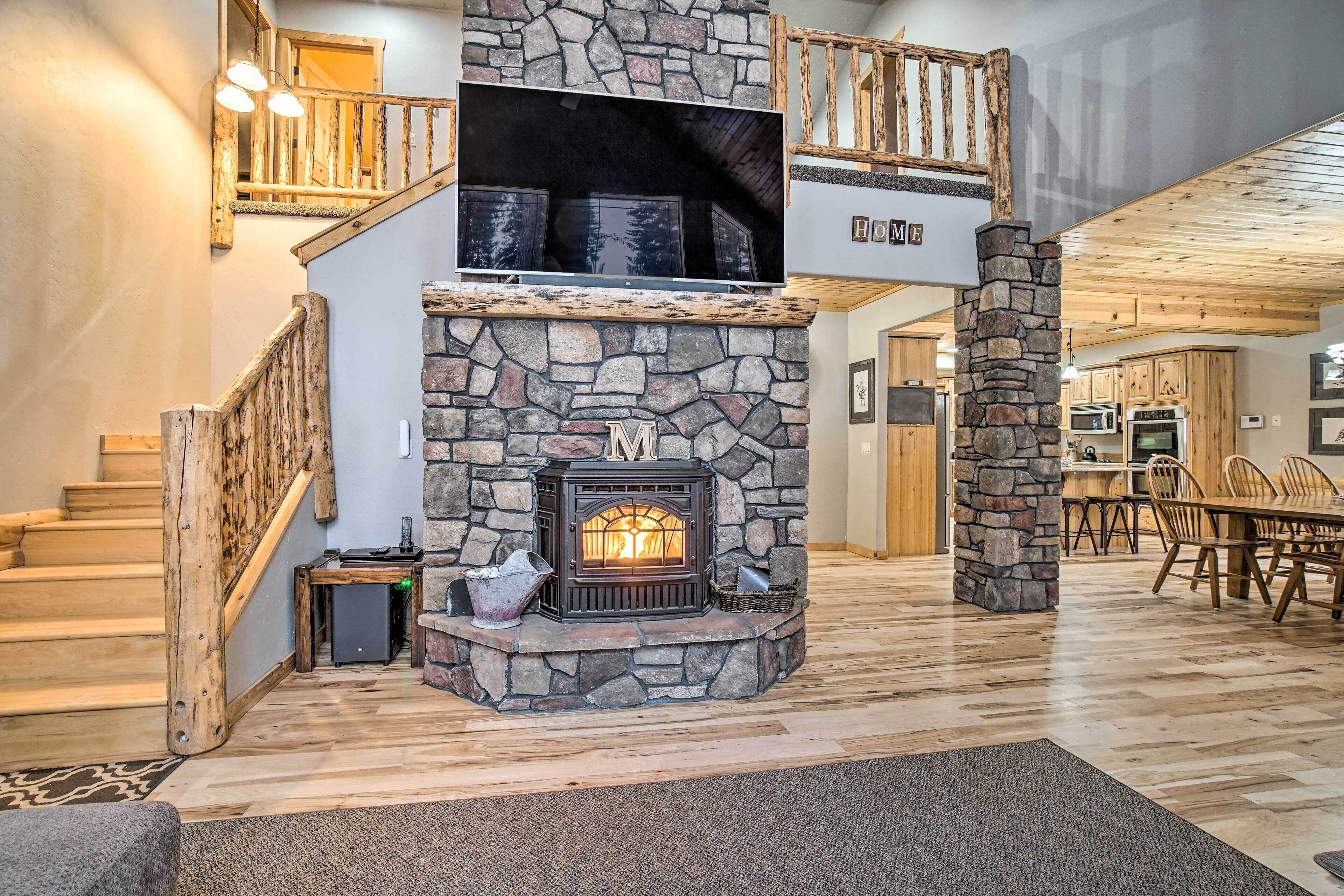 Garden Valley Cabin w/ Loft & Large Deck!