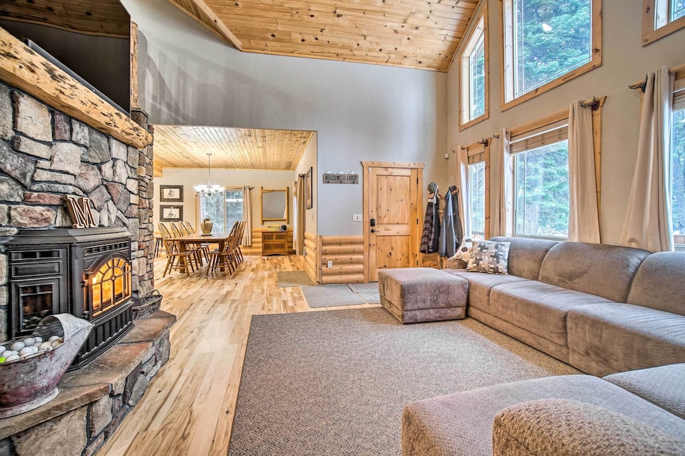 Garden Valley Cabin w/ Loft & Large Deck! - Smiths Ferry, ID