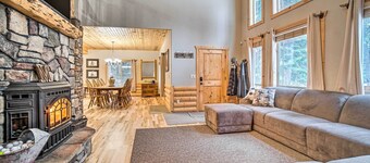 Garden Valley Cabin w/ Loft & Large Deck!