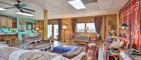 Apartment (0 Bedroom) | Living area | TV