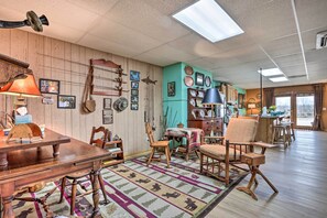 المنشأة من الداخل