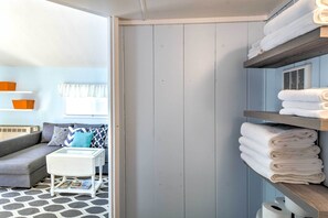 Apartment (0 Bedroom) | Interior
