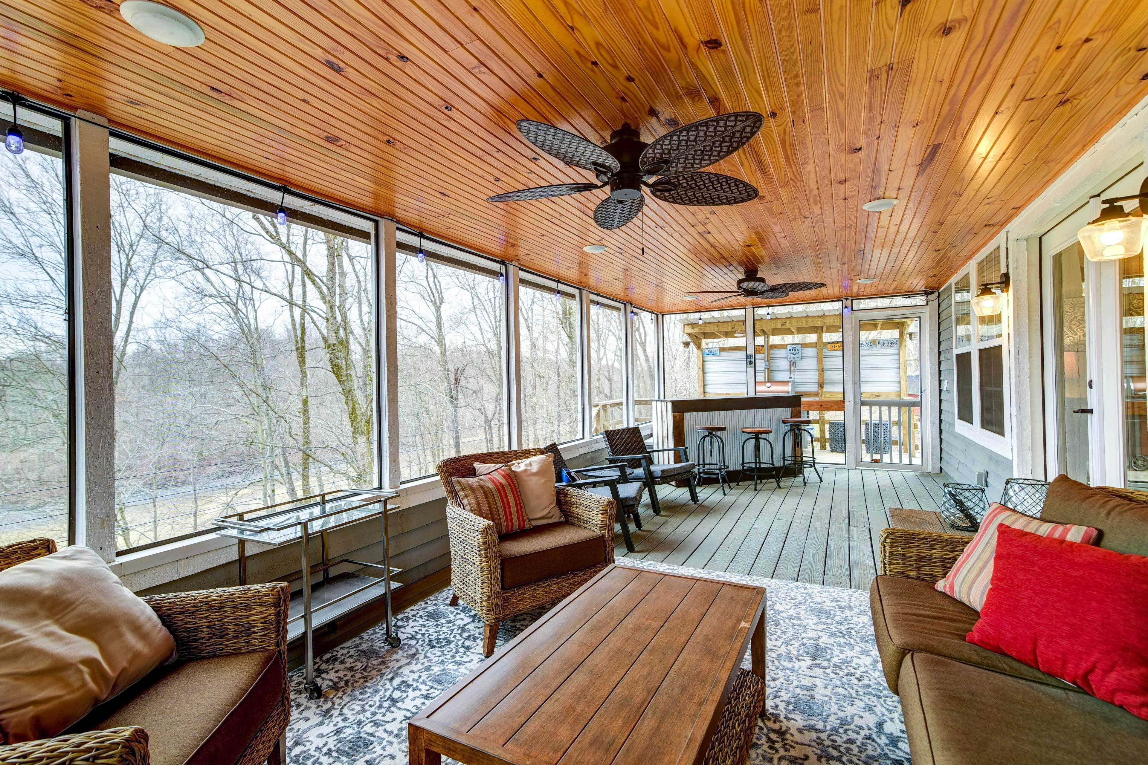 Lakefront Scottsville Retreat w/ Private Dock!